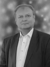 fénykép: parlament.hu Dr. Hiller István