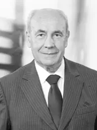 fénykép: parlament.hu Prof. Iván László