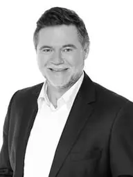 fénykép: parlament.hu Dr. Józsa István