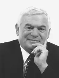 fénykép: parlament.hu Dr. Pusztai Gyula