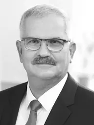 fénykép: parlament.hu Dr. Simon Miklós