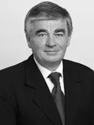 fénykép: parlament.hu Dr. Sós Tamás