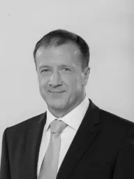 fénykép: parlament.hu Dr. Tiba István